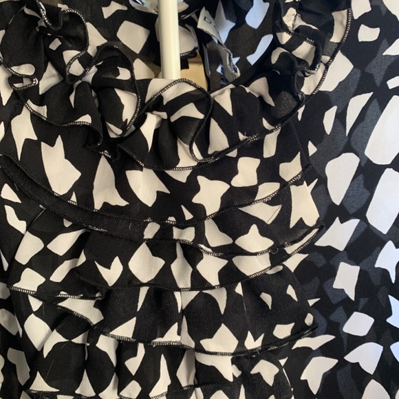 Doncaster all silk ruffle front blouse. Worn once - Picture 2 of 4